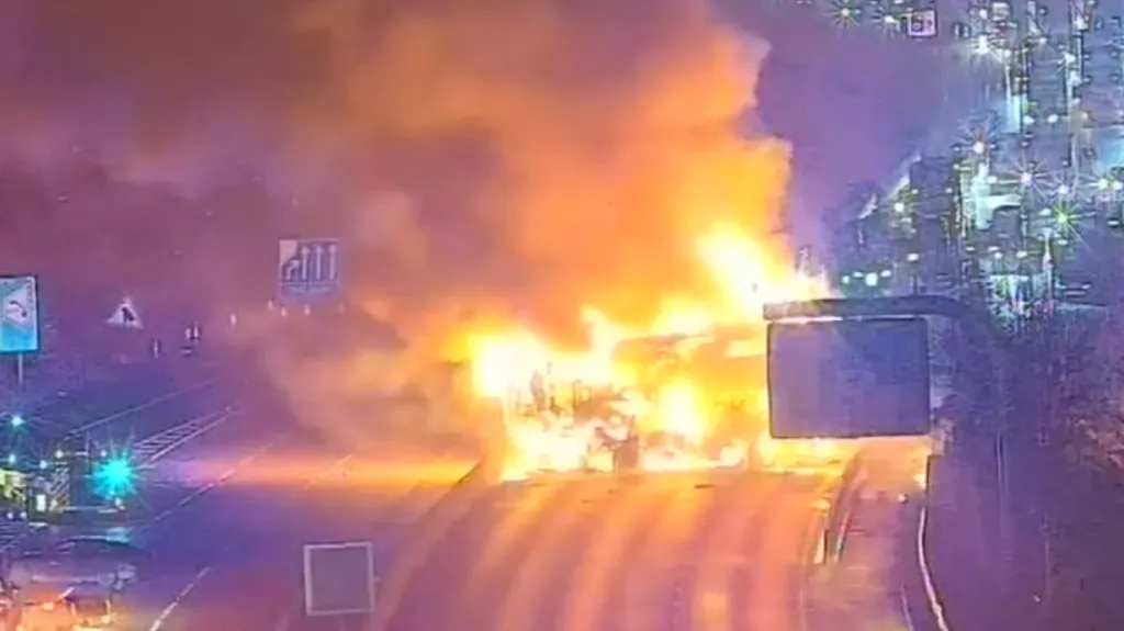 m25 closures trafiic lorry fire m25 closed